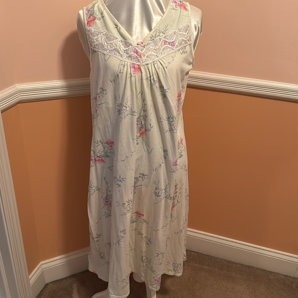 Sleeveless floral nightgown